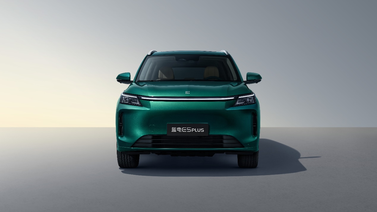 藍電 E5 PLUS 165km 長續航先享版，10 萬級插混 SUV 的超值首選