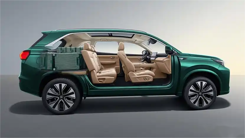 藍電E5 PLUS上新，一口價9.98萬元，10萬內唯一165km長續航插混SUV